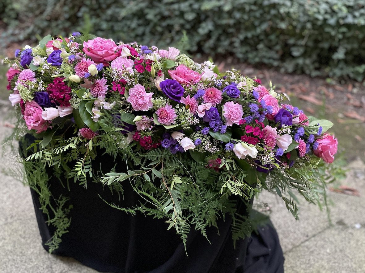 Dessus de cercueil violet