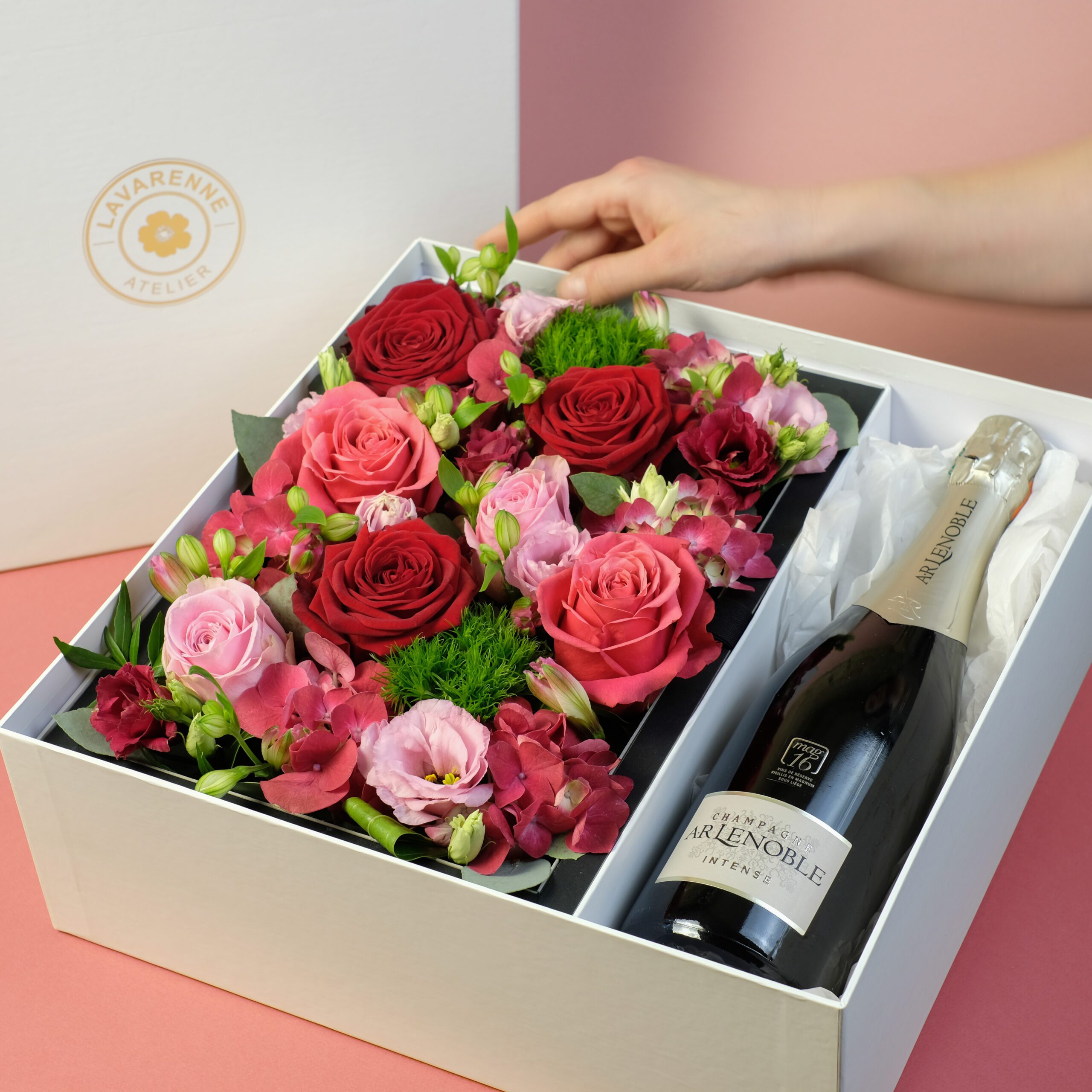 flower box Coffret-champagne-flower-box-atelier-lavarenne-fleuriste-lyon