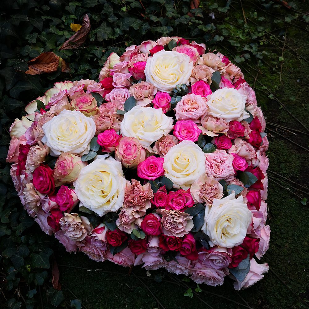 coussin-coeur-couleur-rose-atelier-lavarenne-fleuriste-lyon
