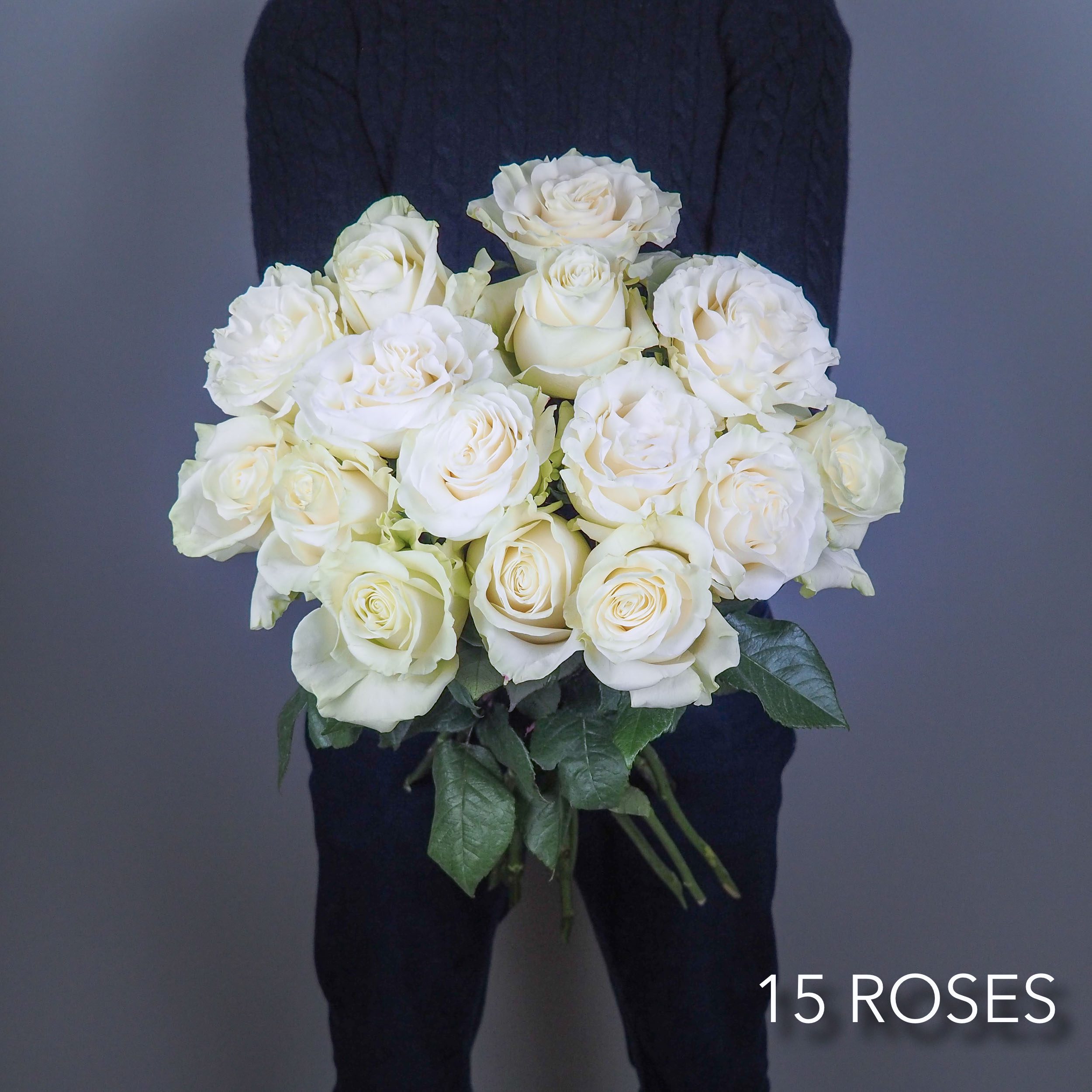 bouquet-fleurs-15-roses-blanches-atelier-lavarenne-livraison-fleurs-lyon