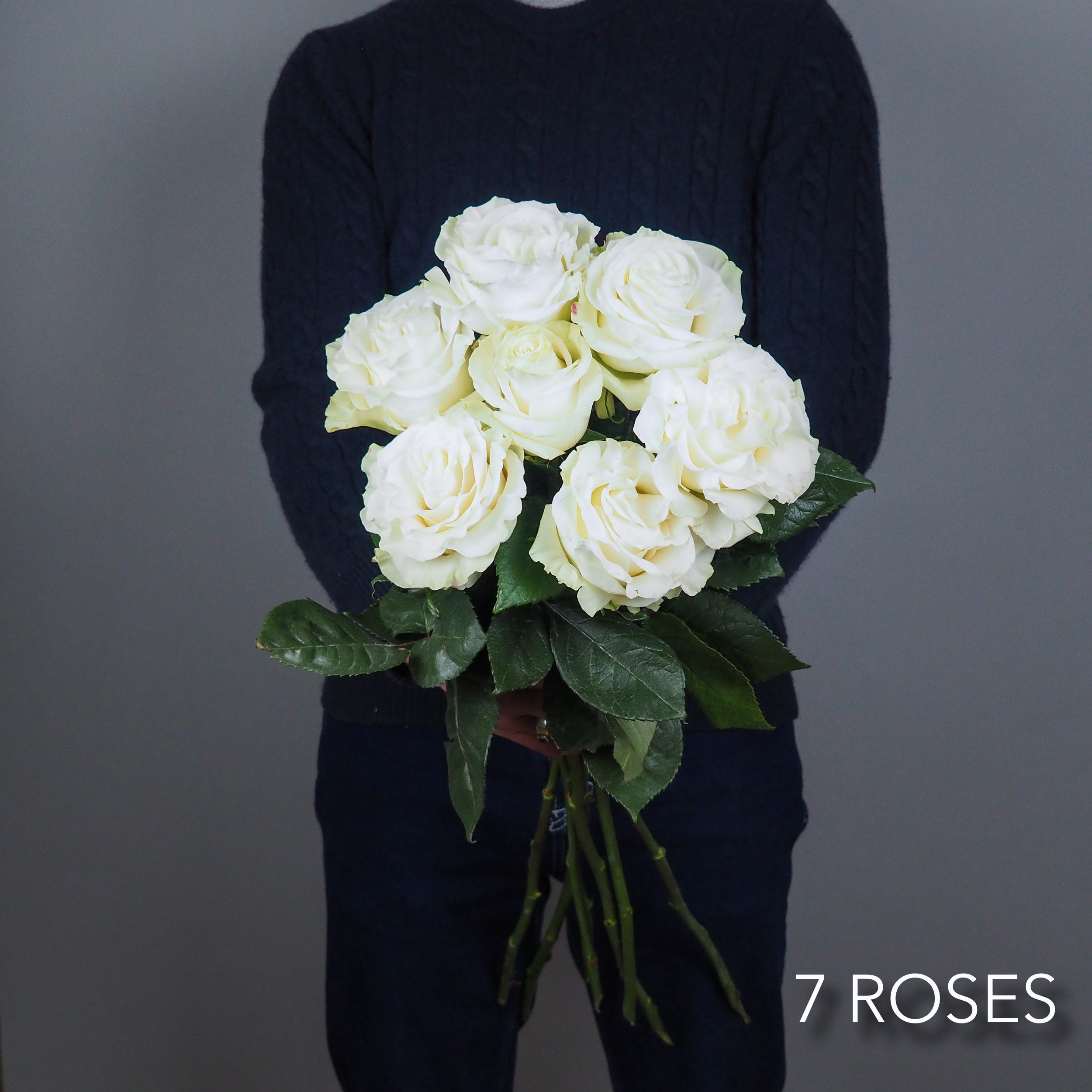 bouquet-fleurs-7-roses-blanches-atelier-lavarenne-livraison-fleurs-lyon