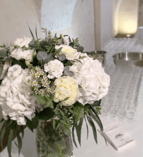 cocktails et livre d'or Bouquet d'hortensia blanc