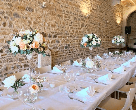 Composition florale de table de mariage atelier Lavarenne fleuriste Lyon