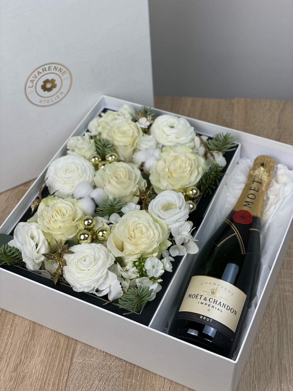 Coffret Cadeau Imprimé « Flocons » + 3 Bouteilles Champagne Moet et Chandon  Brut et Brut Rosé - PersoWine
