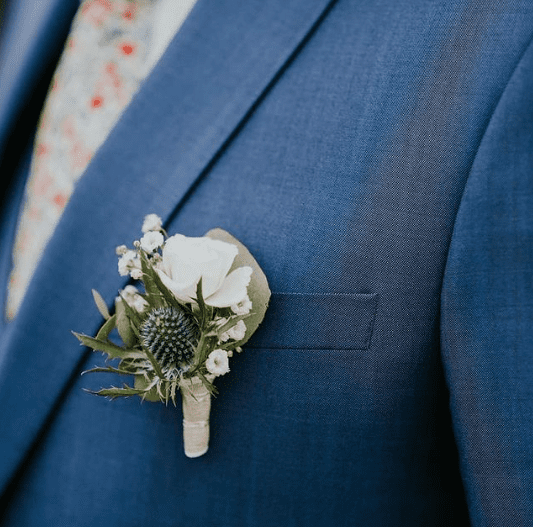 Boutonnière costume bleu