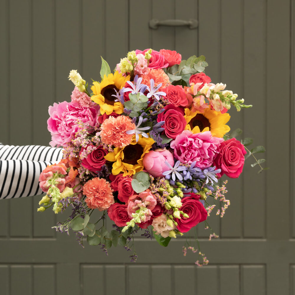 Bouquet de fleurs fraiches aux tons vifs et colorés