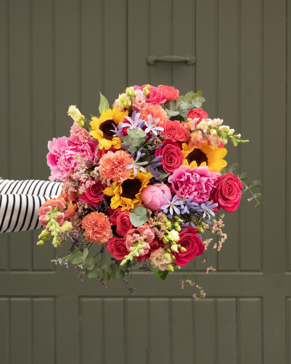 Bouquet de fleurs fraiches aux tons vifs et colorés