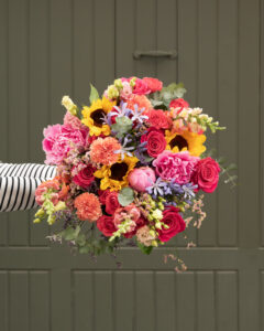 Bouquet de fleurs fraiches aux tons vifs et colorés