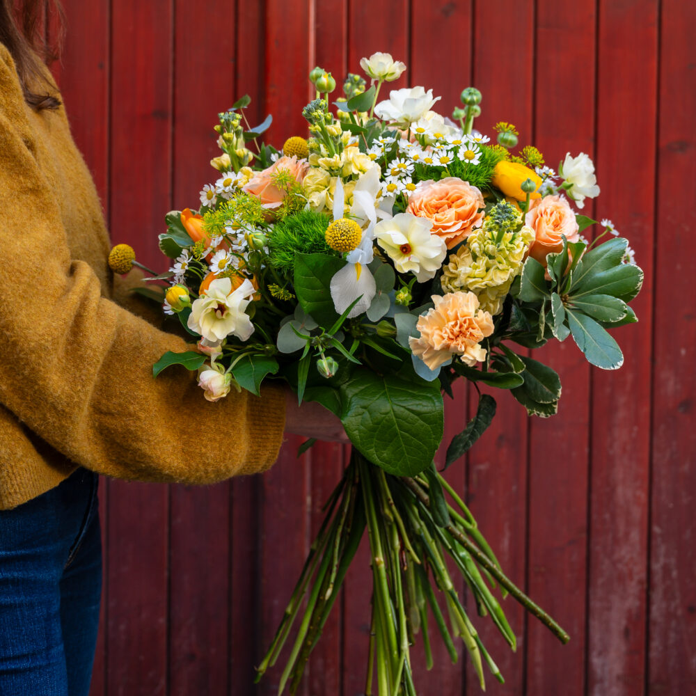 Bouquet du mois de mars aux fleurs jaunes et orangées – Atelier Lavarenne