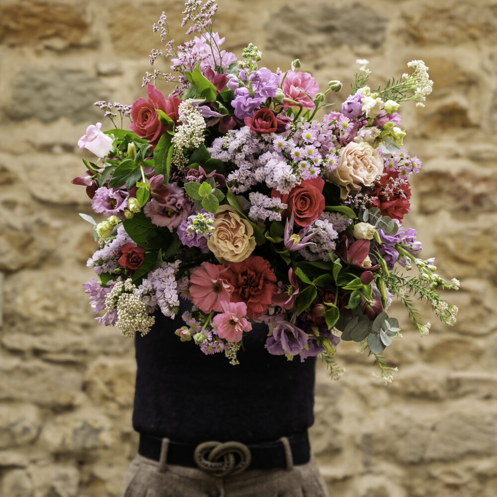 Bouquet du mois d’avril aux tons parme fuchsia et rose pâle